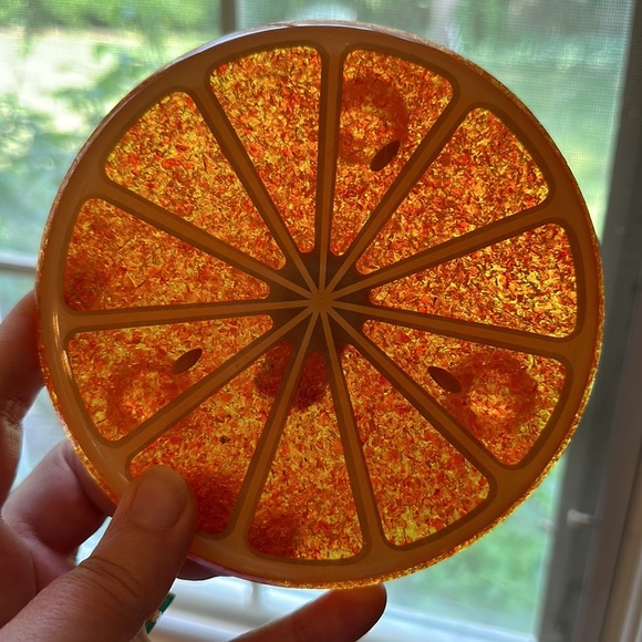 Wondermold resin and crushed glass fruit slide trivet hot plate set - Picture 8 of 14